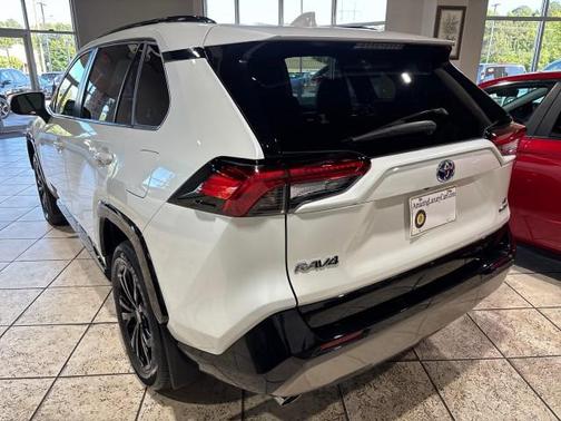 2022 Toyota RAV4 Hybrid SE