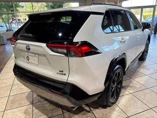 2022 Toyota RAV4 Hybrid SE