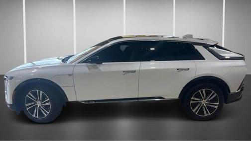 Crystal White Tricoat 2024 Cadillac LYRIQ Luxury