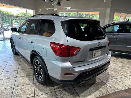 2020 Nissan Pathfinder SL