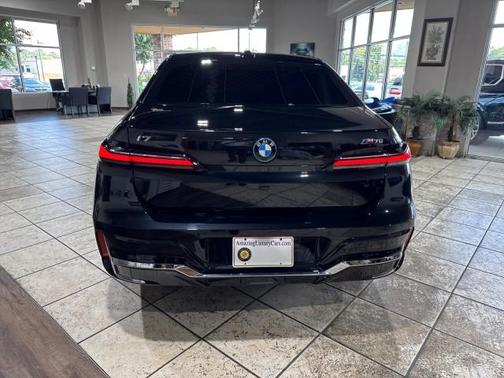2024 BMW i7 M70