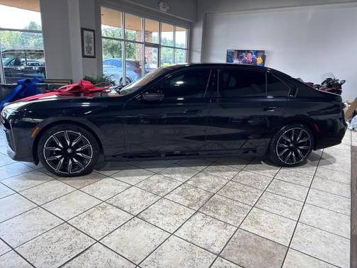 2024 BMW i7 M70
