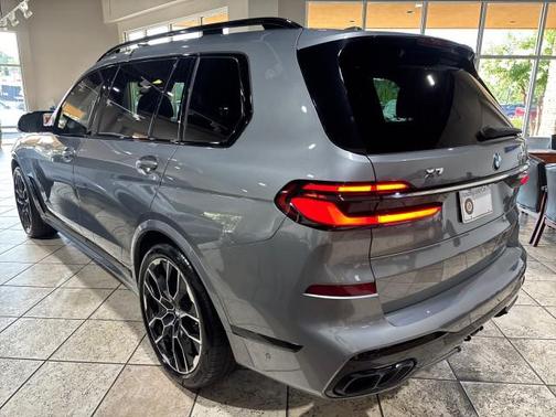 2023 BMW X7 M60i