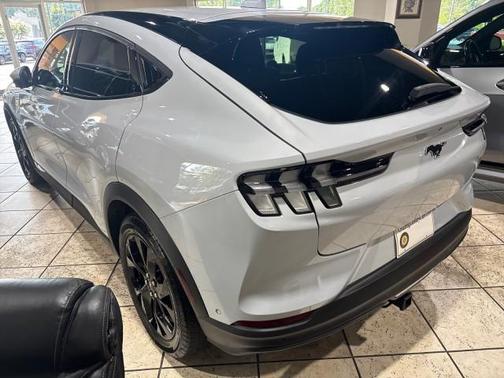 2022 Ford Mustang Mach-E Select