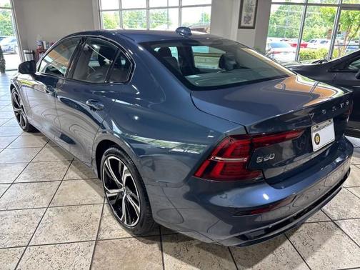 2024 Volvo S60 Core Dark Theme