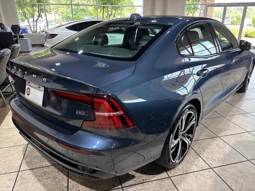 2024 Volvo S60 Core Dark Theme