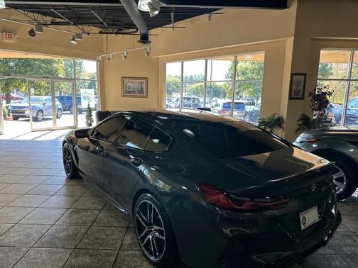 Photo 4 of 32 of 2020 BMW M8 Competition