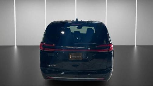Diamond Black Crystal Pearlcoat 2025 Chrysler Pacifica L