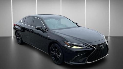 2023 Lexus ES 300h F SPORT Handling