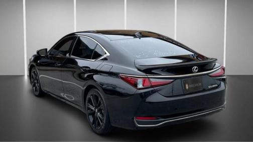 2023 Lexus ES 300h F SPORT Handling
