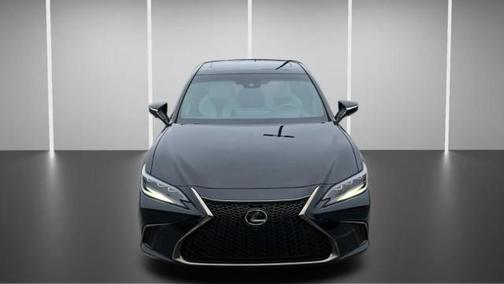 2023 Lexus ES 300h F SPORT Handling