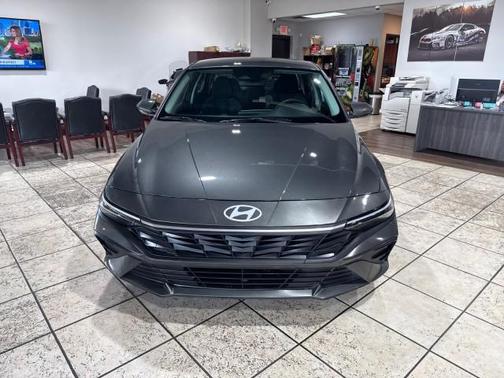2024 Hyundai ELANTRA SE