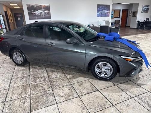 2024 Hyundai ELANTRA SE