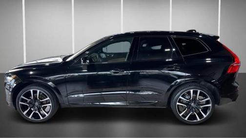 Onyx Black Metallic 2023 Volvo XC60 Ultimate Dark Theme