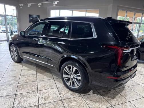 2022 Cadillac XT6 Premium Luxury FWD