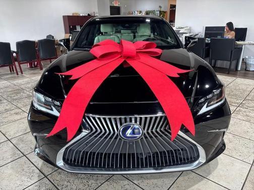 2021 Lexus ES 300h Ultra Luxury