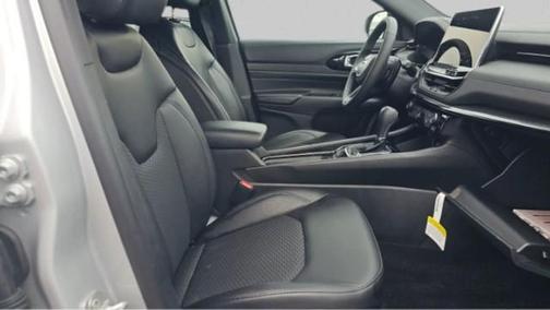Silver Zynith Metallic Clearcoat 2026 Jeep Compass Latitude