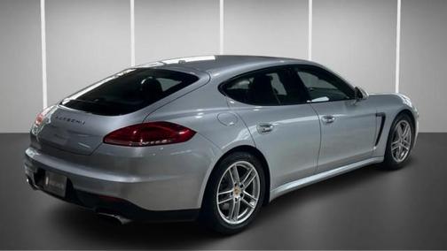 2016 Porsche Panamera 4