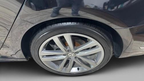 Deep Black Pearl Metallic 2018 Volkswagen Passat 2.0T R-Line