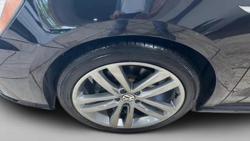 Deep Black Pearl Metallic 2018 Volkswagen Passat 2.0T R-Line