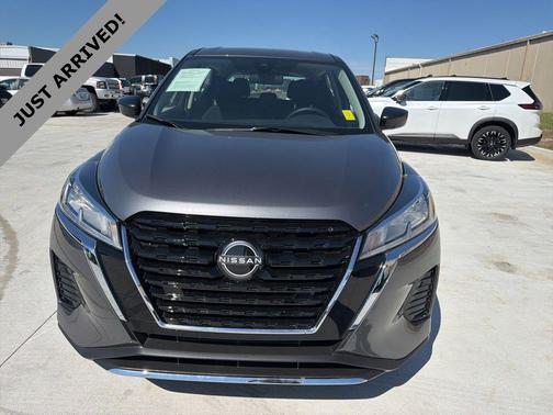 Gun Metallic 2025 Nissan Kicks S