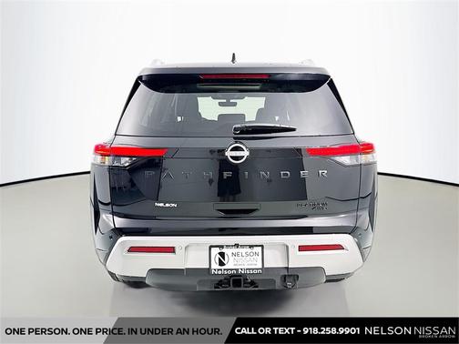 2025 Nissan Pathfinder Platinum 4WD