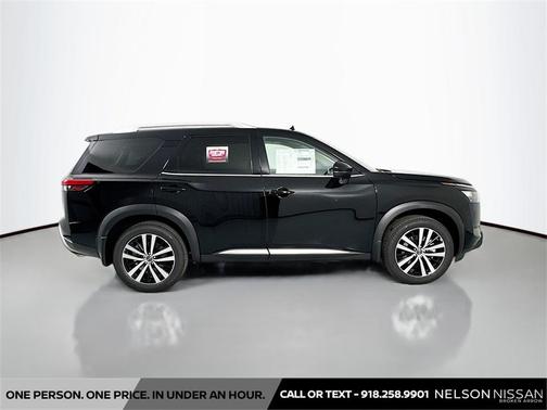 2025 Nissan Pathfinder Platinum 4WD