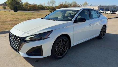 2025 Nissan Altima SR FWD