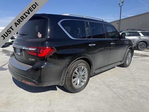 2023 INFINITI QX80 Luxe