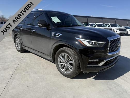 2023 INFINITI QX80 Luxe