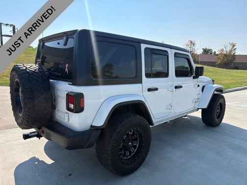 Bright White Clearcoat 2018 Jeep Wrangler Unlimited Sahara