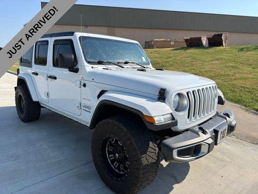 Bright White Clearcoat 2018 Jeep Wrangler Unlimited Sahara
