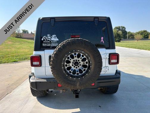 Bright White Clearcoat 2018 Jeep Wrangler Unlimited Sahara