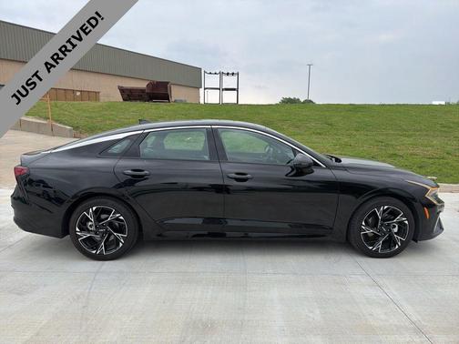 Aurora Black Pearl 2025 Kia K5 GT-Line