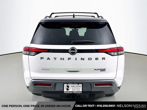 Everest White Pearl Tricoat/Super Black 2026 Nissan Pathfinder Platinum