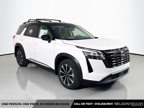 Everest White Pearl Tricoat/Super Black 2026 Nissan Pathfinder Platinum
