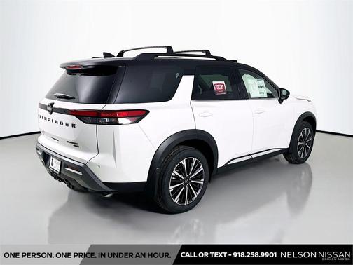 Everest White Pearl Tricoat/Super Black 2026 Nissan Pathfinder Platinum
