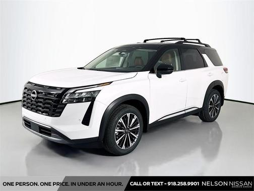 Everest White Pearl Tricoat/Super Black 2026 Nissan Pathfinder Platinum