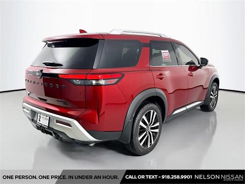 2025 Nissan Pathfinder Platinum 4WD