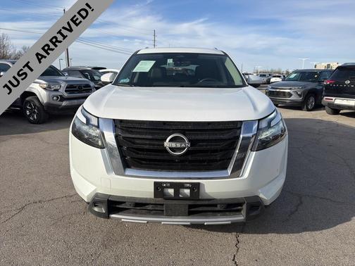 2025 Nissan Pathfinder SL 4WD