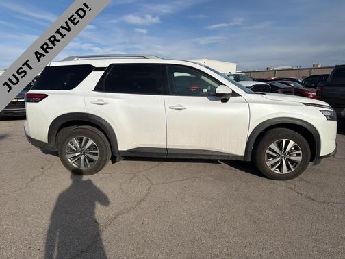 2025 Nissan Pathfinder SL 4WD