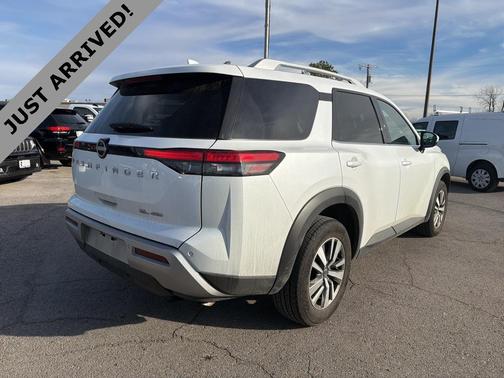 2025 Nissan Pathfinder SL 4WD