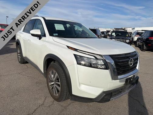2025 Nissan Pathfinder SL 4WD