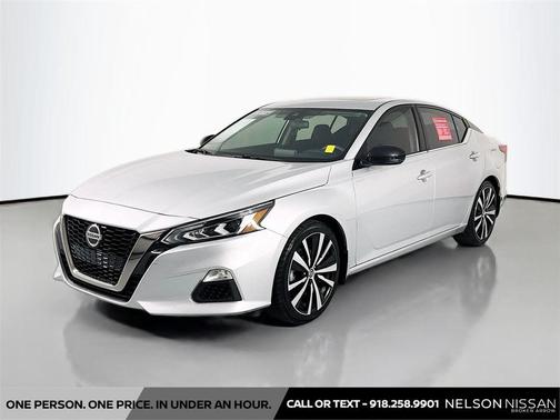 Brilliant Silver Metallic 2020 Nissan Altima SR FWD