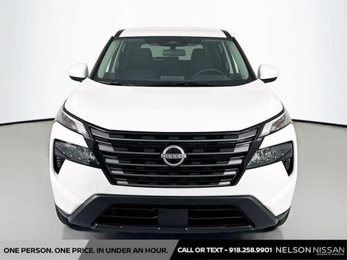 Everest White Pearl Tricoat 2026 Nissan Rogue SV