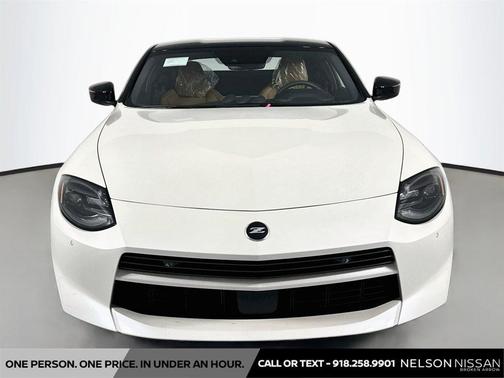 Pearl White Tricoat/Super Black 2027 Nissan Z Performance