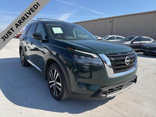 2024 Nissan Pathfinder Platinum FWD