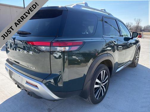 2024 Nissan Pathfinder Platinum FWD