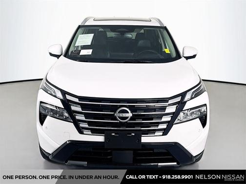 Everest White Pearl Tricoat 2026 Nissan Rogue Platinum