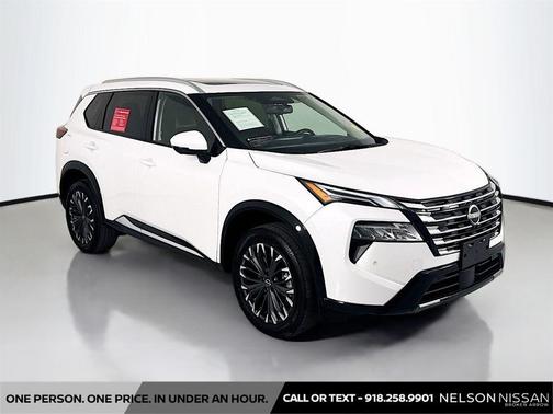 Everest White Pearl Tricoat 2026 Nissan Rogue Platinum